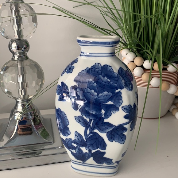Vintage Oriental Blue White Vase Chines traditional porcelain home decor art